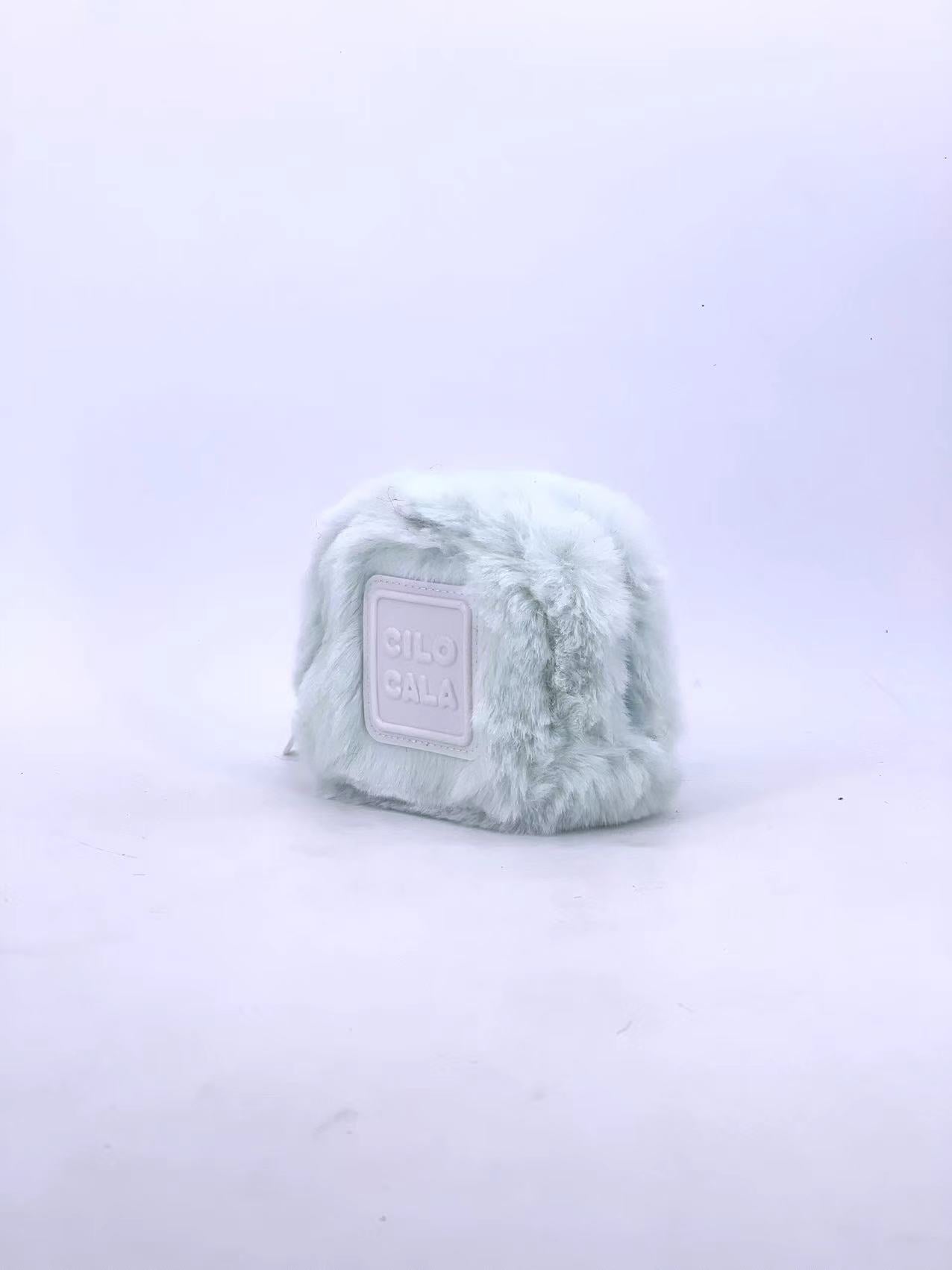 FUR SHIKAKU POUCH