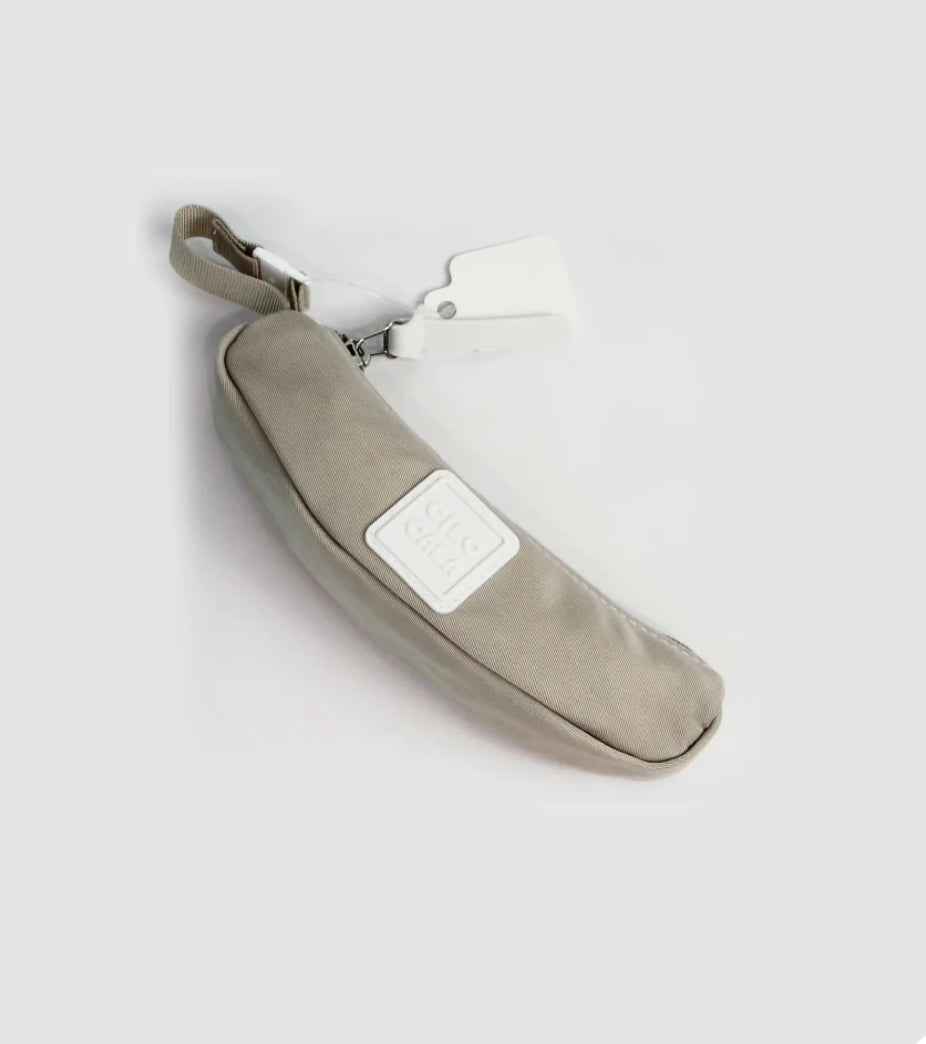 BANANA POUCH